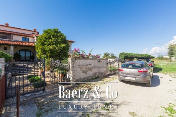 photo 2 Pula, Veli Vrh, wonderful villa plus 4 separated apartments and a pool