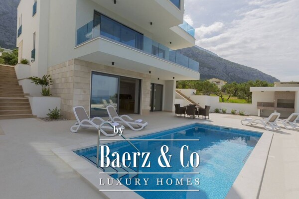 photo 1 Makarska, attractive villa with panoramic sea views