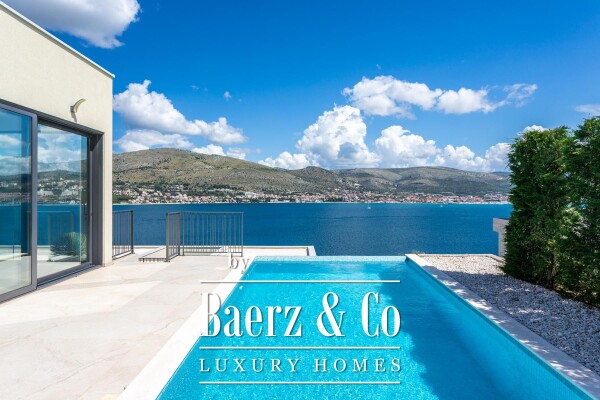 photo 1 Okrug Donji, newly built villa with a wonderful view