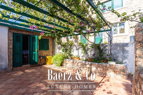 photo 6 Hvar, nice house on the south side of the island, 1st row by the sea