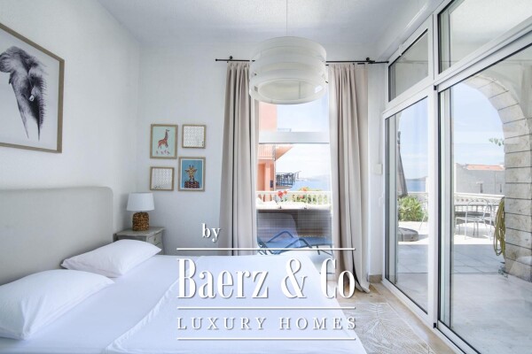 photo 9 Okrug Gornji, Beautiful house, second row to the sea