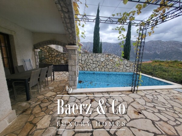 photo 5 Three Bedroom Apartment in Kotor with Seaview