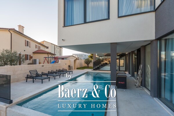 photo 19 Medulin, immaculate luxury villa NKP 400 m2 with pool, 300 m from the beach