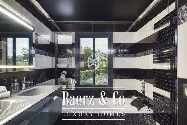 photo 10 Private estate located on the hills of Cannes, in the exclusive Super Cannes neighborhood