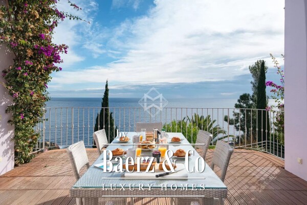 photo 9 Elegant Mediterranean Villa with Dominant Sea View in Le Trayas
