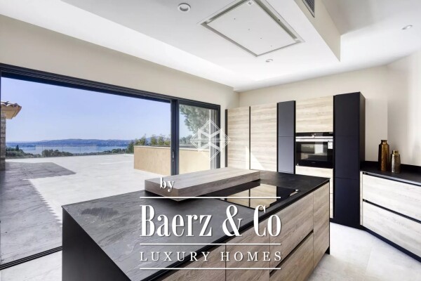 photo 6 Villa with sea view in a gated domain