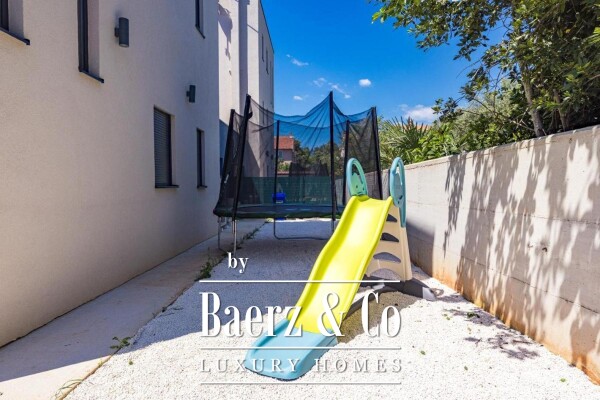 photo 5 Istria, Banjole, semi-detached villa first row to the sea 244 m² with a view of the Marina