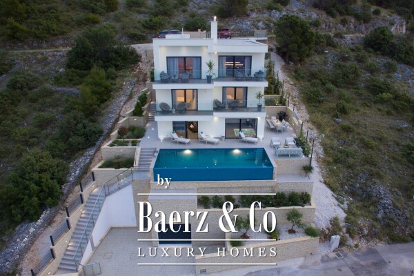 photo 1 Rogoznica, Zatoglav, luxury villa with a swimming pool, 330 m²