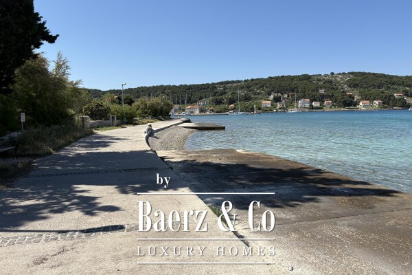 photo 23 Zlarin, spacious house with apartments under renovation, 1200 m²