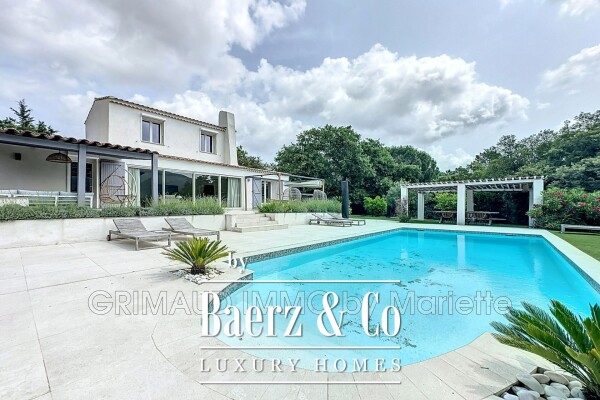 photo 3 Renovated villa on a 1,830 m² plot with swimming pool and be