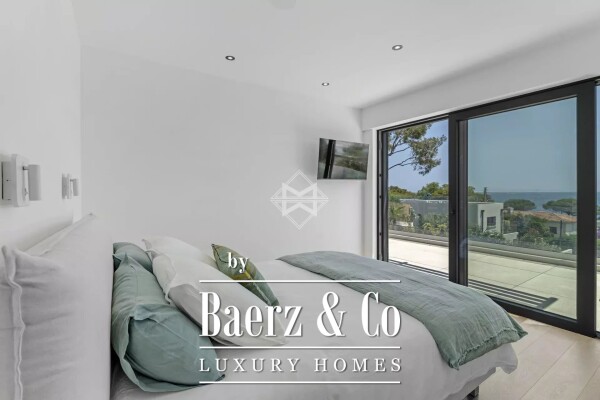 photo 10 New contemporary villa with sea view