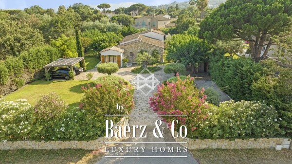 photo 1 Charming villa in a private Estate