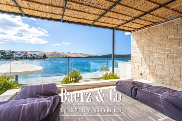 photo 1 Žaborić, beautiful three-bedroom apartment right on the beach, Net Usable Area 121.99 m²