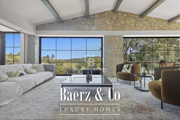 photo 4 Stone and renovated villa located in Valbonne