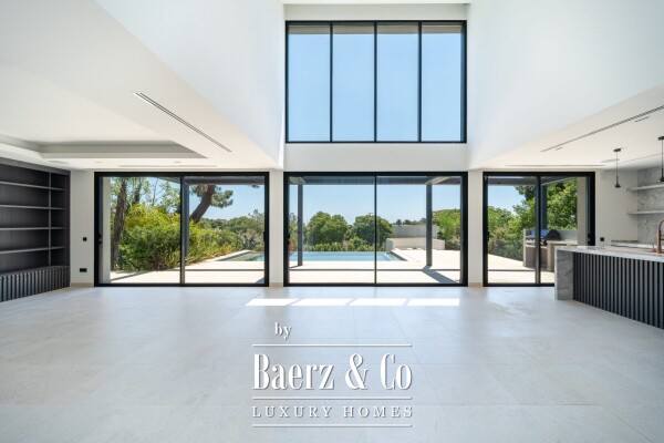 photo 2 Villa - Marbella East - Ref: 8664