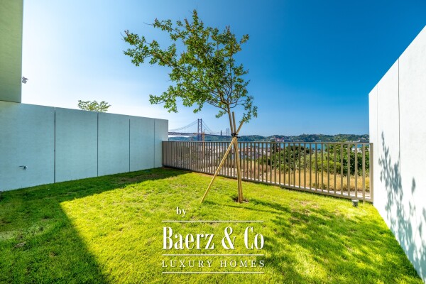 photo 1 4 bedroom villa with garden and parking in Alcântara, Lisbon