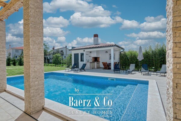 photo 14 Pula, Veli Vrh - beautiful detached house with pool and garage, 225 m² - spacious garden