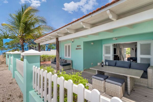 photo 2 Oceanfront Living in the Heart of Kralendijk