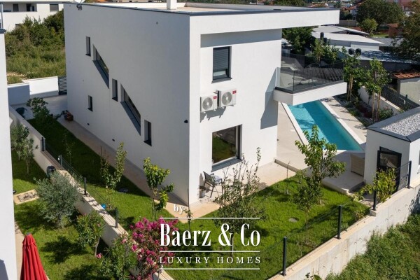 photo 4 Modern villa in Volme, Medulin, near the sea with a unique pool