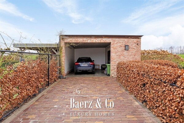 photo 38 Uitzonderlijke Duplex met zicht op kanaal, garage, carport en ruime (wijn)kelder!